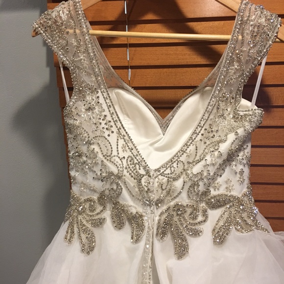 Gorgeous rhinestone beaded tulle wedding dress - Picture 6 of 8